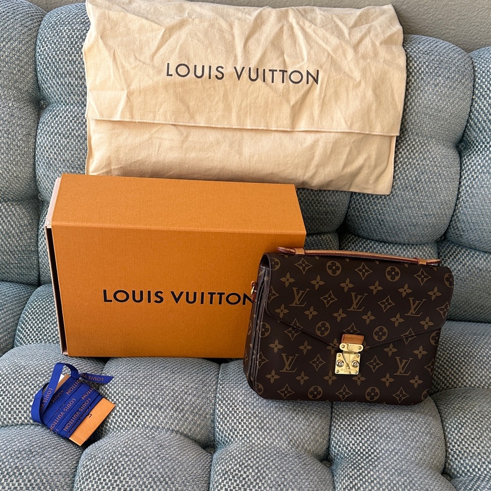 Louis Vuitton  authentic pouchette metis Monogram Crossbody with Gold Hardware